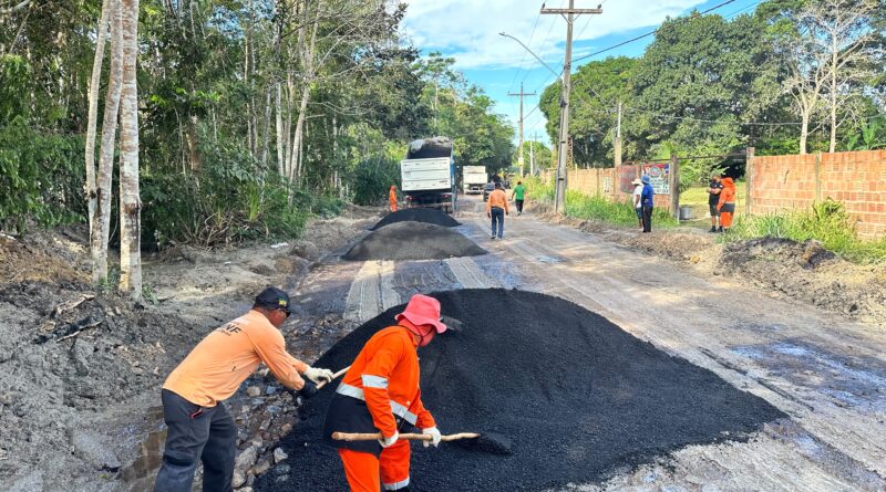 Moradores do Brasileirinho recebem pavimentação após solicitação do vereador Jander Lobato