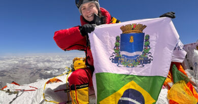 Olivia Bonfim escala Everest e Lhotse e entra no Guinness