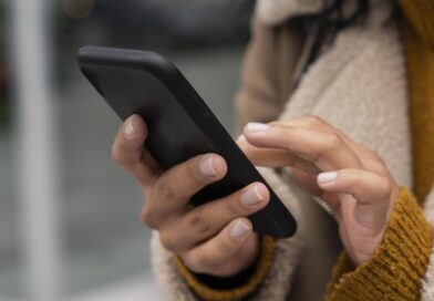 Por que os brasileiros estão adiando a compra de smartphones