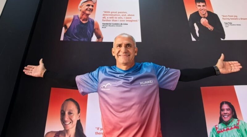 Huawei comemora um ano de loja com Vanderlei Cordeiro
