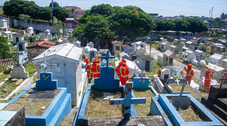 Prefeitura de Manaus intensifica serviços de limpeza nos cemitérios e prepara programação especial para o Dia dos Pais