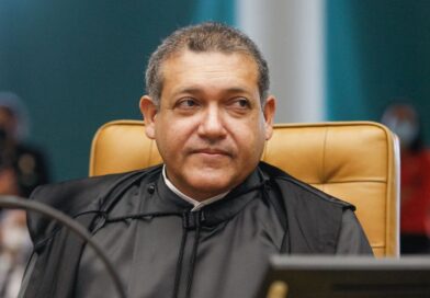 TSE derruba decisão de Nunes Marques e manda retirar vídeo de Flávio Bolsonaro contra Lula
