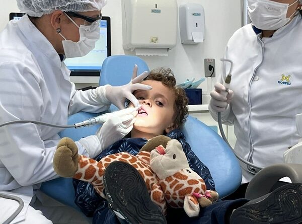 Volta às aulas põe a consulta odontológica infantil em pauta