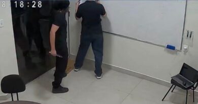 Adolescente que esfaqueou professor é apreendido pela Polícia Civil
