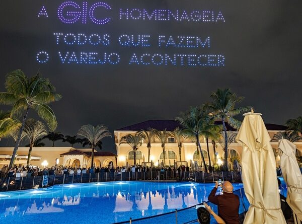 Show de drones da GIC homenageia Varejo e ABRAS
