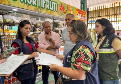 Ouvidoria-Geral do Município participa de ação de escuta ativa com permissionários na Feira do Parque 10