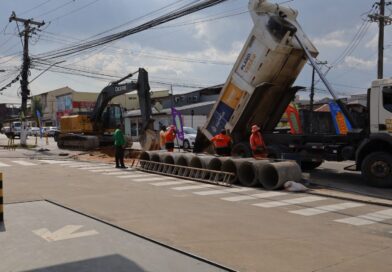 Prefeitura de Manaus realiza manutenção de drenagem profunda na avenida Professor Nilton Lins