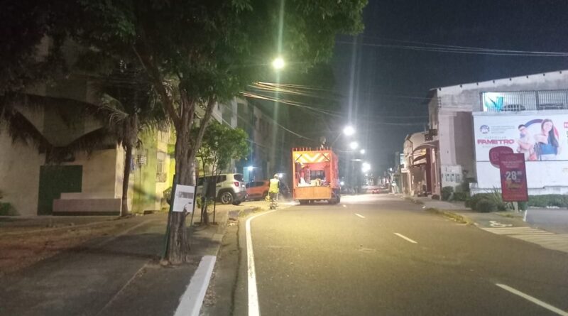 Ruas e avenidas de Manaus recebem novos serviços de sinalização viária da prefeitura