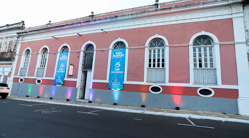 Cine ‘#SouManaus’ inicia com valorização de produções e artistas locais no centro histórico