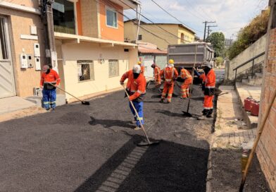 Prefeitura de Manaus avança no recapeamento da rua Padre Cícero com aplicação de 60 toneladas de asfalto