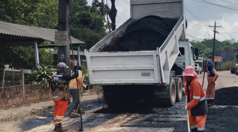 Prefeitura de Manaus amplia frente de recuperação viária e leva asfalto à comunidade Galileia, na BR-174