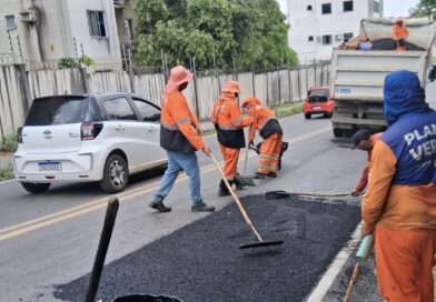Prefeitura de Manaus coloca ruas do bairro Flores em recuperação simultânea e reforça manutenção viária na zona Centro-Sul