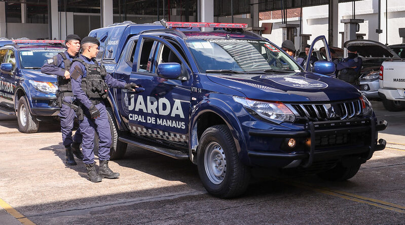 Guarda Municipal detém indivíduos com mandado de prisão em aberto e aparelho celular com restrição de roubo