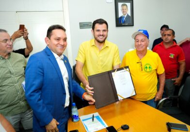 Prefeito Renato Junior sanciona lei aguardada há 25 anos que garante subsídio de até R$ 3 milhões mensais para o transporte complementar de Manaus