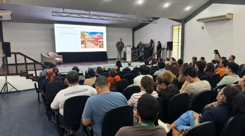 Implurb leva serviços à população e apresenta planejamento urbano para 2027 no ‘Planeja Manaus’