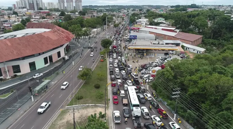 Em nota, a Prefeitura de Manaus informa conclusão da recuperação de adutora na avenida Coronel Teixeira e liberação da via