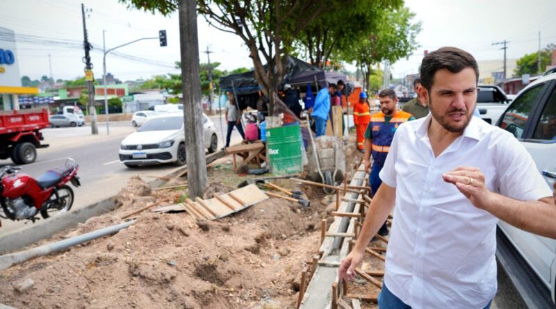 No Dia da Árvore, prefeito Renato Junior vistoria obra em canteiro central e reforça preservação da arborização na avenida Margarita