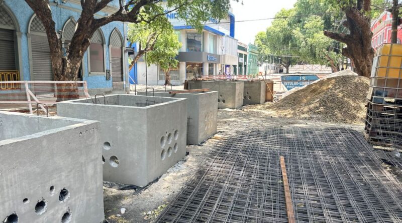 Obra da ‘Rua Gastronômica’ da Prefeitura de Manaus avança com infraestrutura subterrânea e preparação para novas calçadas
