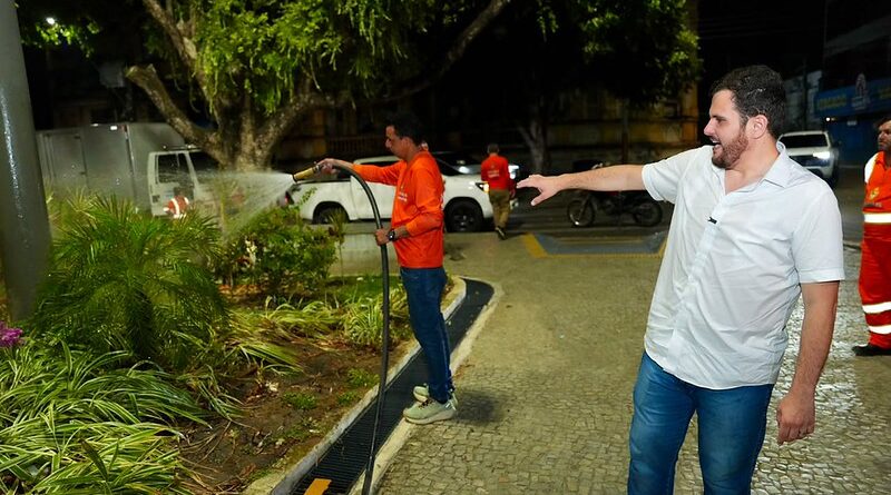 Prefeito Renato Junior amplia irrigação de árvores em Manaus durante período de calor extremo