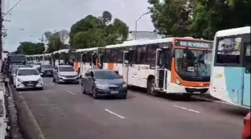 Em nota, a Prefeitura de Manaus informa que acompanha paralisação dos trabalhadores do transporte coletivo nesta terça-feira (22)