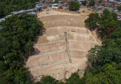 Prefeitura de Manaus avança em obra de contenção de erosão na rua Alumínio, no Tancredo Neves