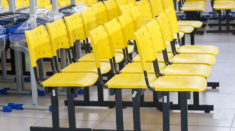 Prefeitura de Manaus entrega novos mobiliários para mais uma escola da rede municipal