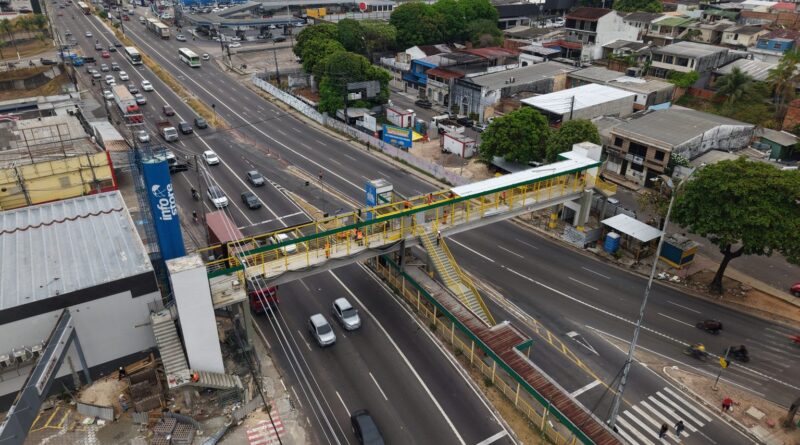 Prefeitura de Manaus avança na reconstrução da passarela Santos Dumont, na avenida Torquato Tapajós