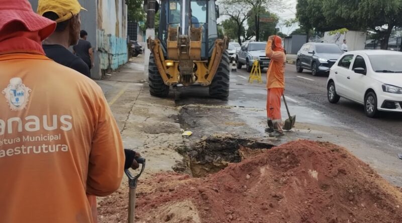 Prefeitura de Manaus executa obra emergencial de recuperação da drenagem na avenida Djalma Batista