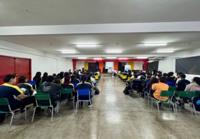 Mais de 100 alunos da zona Norte recebem orientações sobre direitos do consumidor em ação da Prefeitura de Manaus