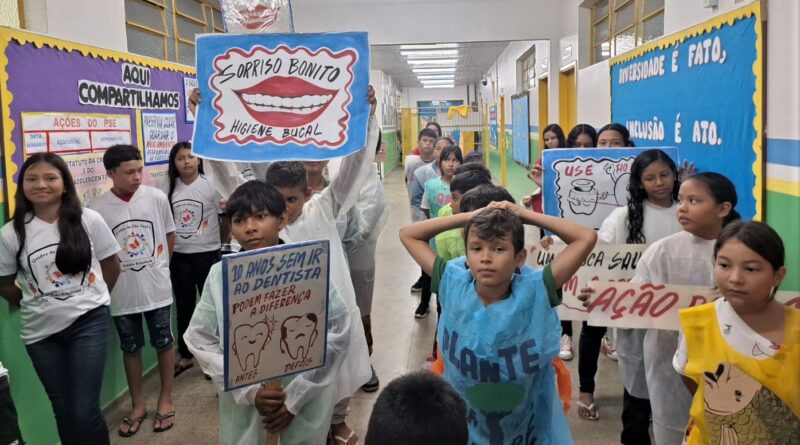 Prefeitura mobiliza alunos e comunitários de Nossa Senhora do Livramento em ‘Passeata da Saúde Bucal’