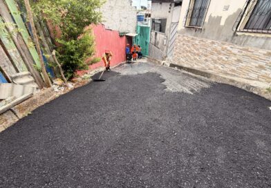 Prefeitura de Manaus atende moradores e recupera pavimento do beco Rio Umatumã, no Petrópolis