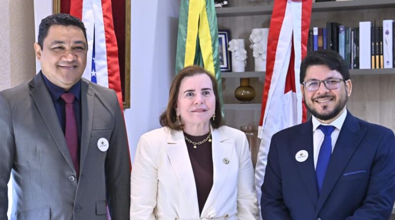 Yara Amazônia Lins recebe secretário da Sead-AM em visita institucional