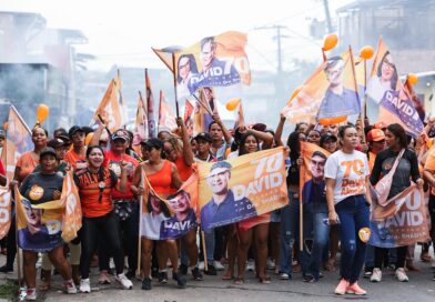 A oito dias da eleição, Dra. Shádia reúne mulheres em caminhada pelo 70 no Jorge Teixeira