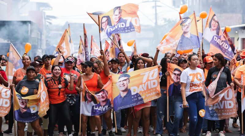 A oito dias da eleição, Dra. Shádia reúne mulheres em caminhada pelo 70 no Jorge Teixeira