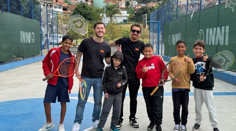 Parceria forma crianças de projeto de tênis em tecnologia