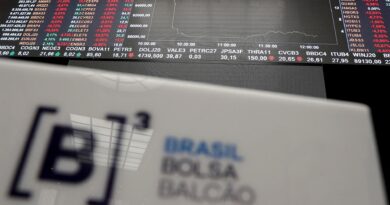 Ibovespa cai, e Bolsa suspende negociações após eleição de Lula