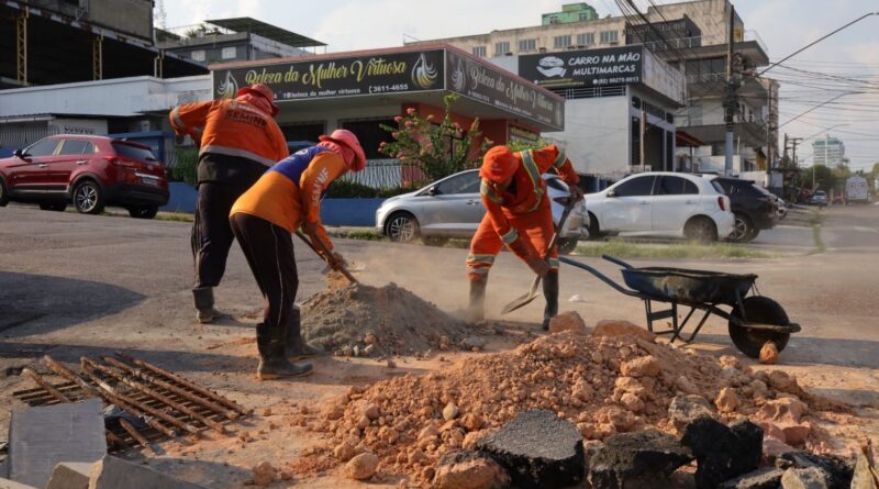 Prefeitura de Manaus recupera drenagem e base de caixa coletora no bairro Praça 14 de Janeiro