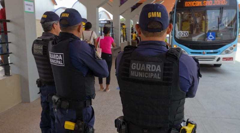 Em nota, a Prefeitura de Manaus informa que Guarda Municipal atende ocorrências na Ponta Negra