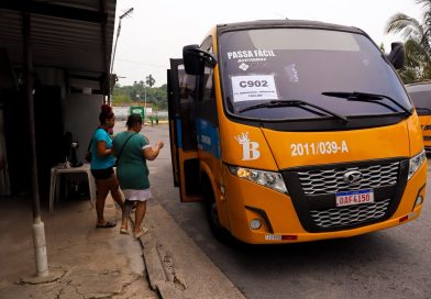 Técnicos de transporte da Prefeitura de Manaus acompanham operação da linha C-902 no Santa Etelvina