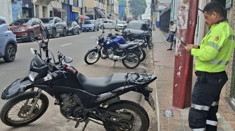 Fiscalização da Prefeitura de Manaus flagra irregularidades no estacionamento de veículos no Centro