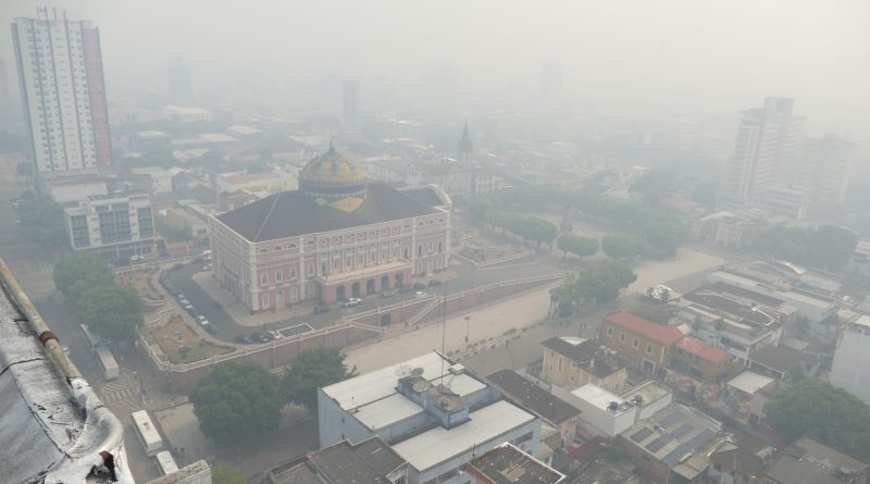 Em nota, a Prefeitura de Manaus informa a suspensão de atividades ao ar livre e em locais com aglomeração devido à má qualidade do ar