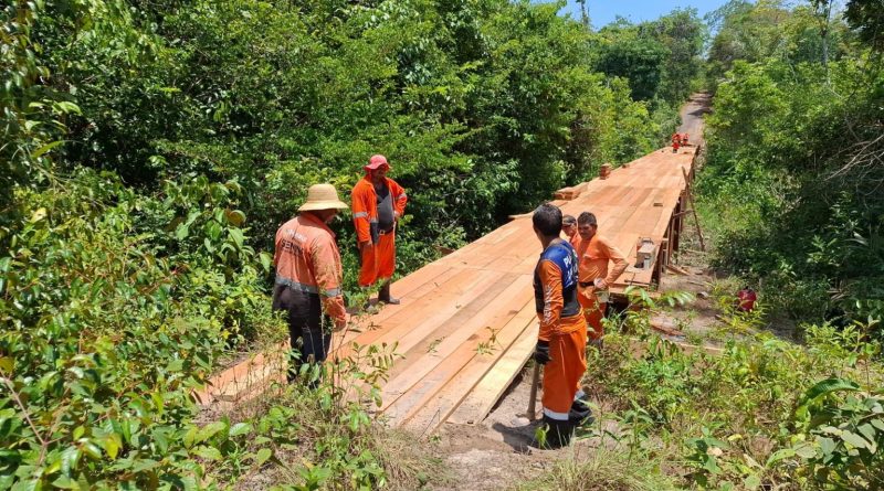 Prefeitura de Manaus constrói ponte de 120 metros no ramal do Brasileirinho para melhorar acesso e mobilidade dos moradores