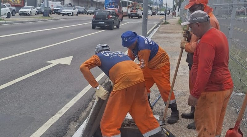 Prefeitura de Manaus desobstrui caixas coletoras na avenida Constantino Nery e reforça prevenção contra alagamentos