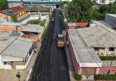 Prefeitura de Manaus aplica 180 toneladas de asfalto e avança na recuperação de ruas do Parque Rio Solimões