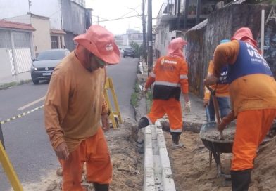 Prefeitura de Manaus implanta canaleta no São Francisco para melhorar drenagem e proteger via de danos