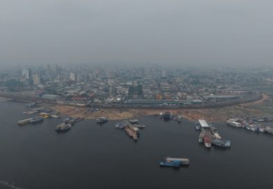 Em nota, a Prefeitura de Manaus informa que as aulas presenciais da rede municipal seguem suspensas nesta quarta-feira, 21/10, devido à qualidade do ar.