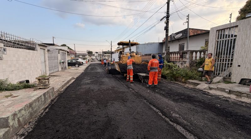 Prefeitura de Manaus inicia recapeamento em rua do bairro Cidade Nova com aplicação de 40 toneladas de asfalto