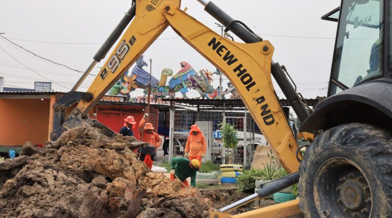 Prefeitura de Manaus amplia drenagem profunda em 90 metros de via no Novo Aleixo para melhorar escoamento da chuva