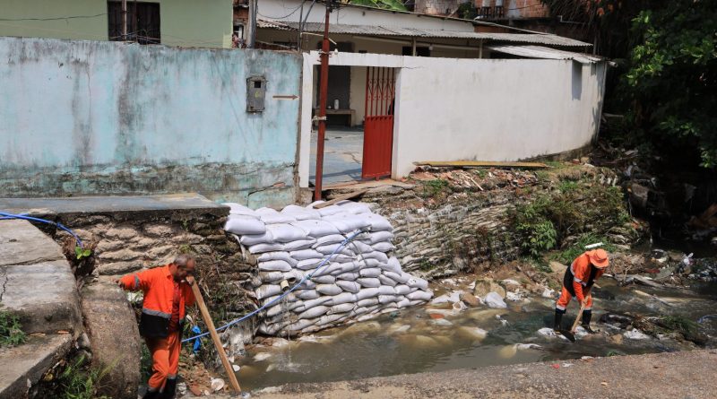 Prefeitura de Manaus realiza obra emergencial para conter erosão e proteger moradores no São José Operário