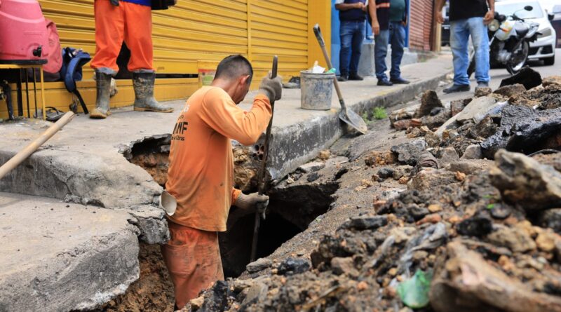 Prefeitura de Manaus intensifica ações de infraestrutura com recuperação emergencial de rede de drenagem no bairro Compensa